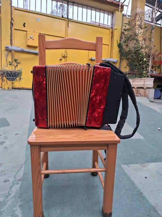Vendo consertina hohner corona 3 em muito bom estado