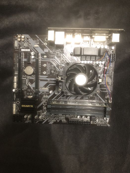 Материнка АМ4, процесор А8-9600, пам'ять DDR4 4GB ,та кулер