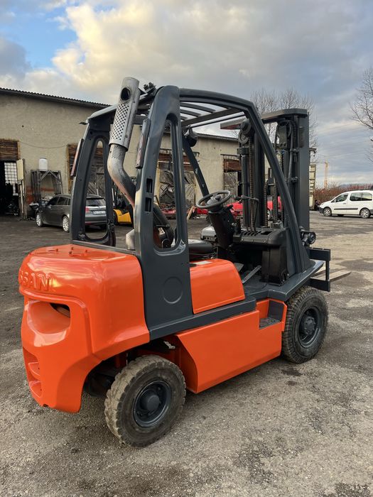 Вилочний навантажувач Nissan 2.5t 4.7m 2005p