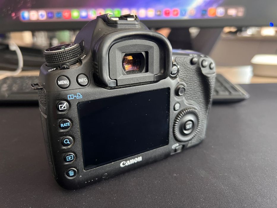 Canon EOS 5D Mark III - uszkodzona matryca, komplet z ładowarką i bateriami