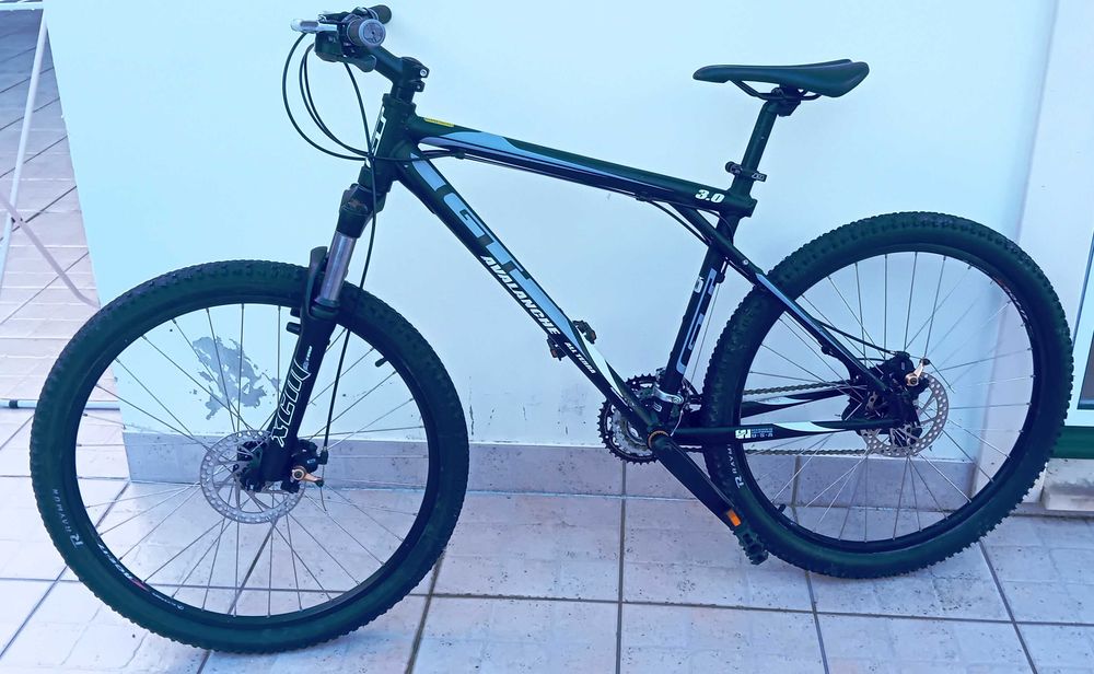 Bicicleta GT Avalanche 3.0 - Roda 26 - Quadro M - Bom estado
