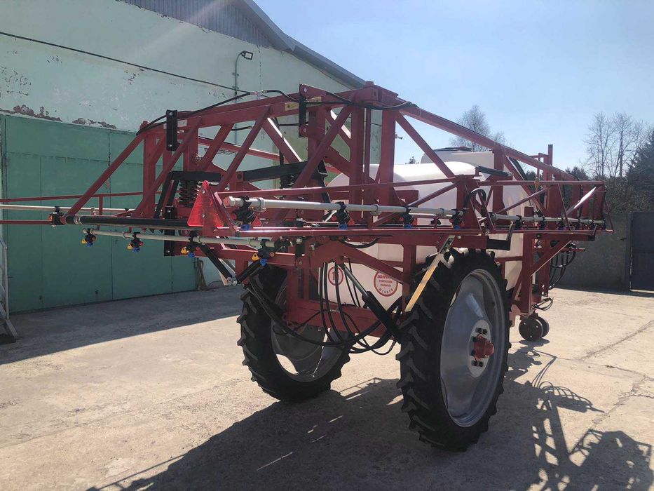 Обприскувач Оприскувач причіпний штанговий 3000 штанга 24м.