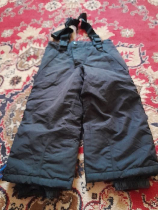 Штаны тёплые и влагостойкие.