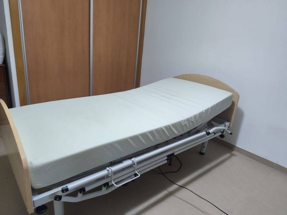 Cama ortopédica articulada  eletrica