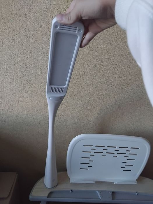 Стіл парта ,регулюється по висоті+ лампа+ підставка для книг