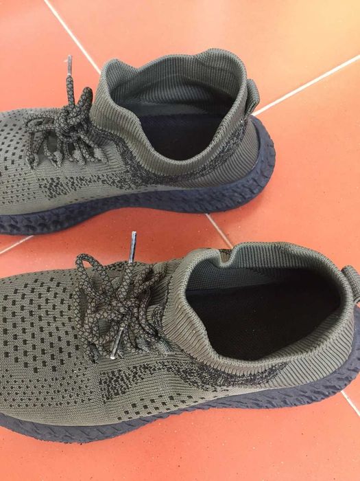 Sapatos estilo ténis VERDES -- Tam. nr. 43