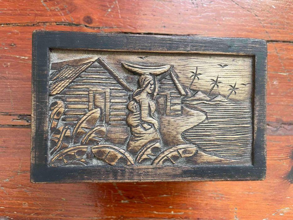 Pequena caixa de jóias artesanal