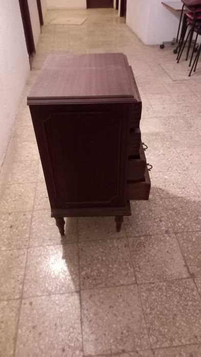 Mesinha de cabeceira em madeira Mogmo escura