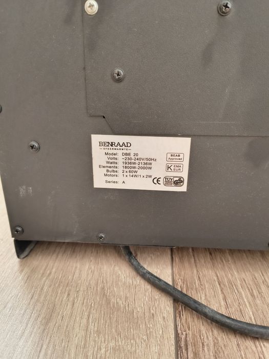 Kominek elektryczny z funkcją grzania BENRAAD