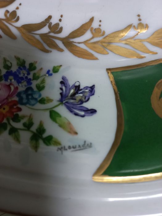 Conjunto de terrina e prato decorativos, pintado à mão