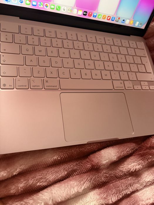 Macbook Neo Róż 8GB RAM. 512GB