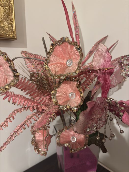 Jarra de vidro com flores artificiais e areia incluido