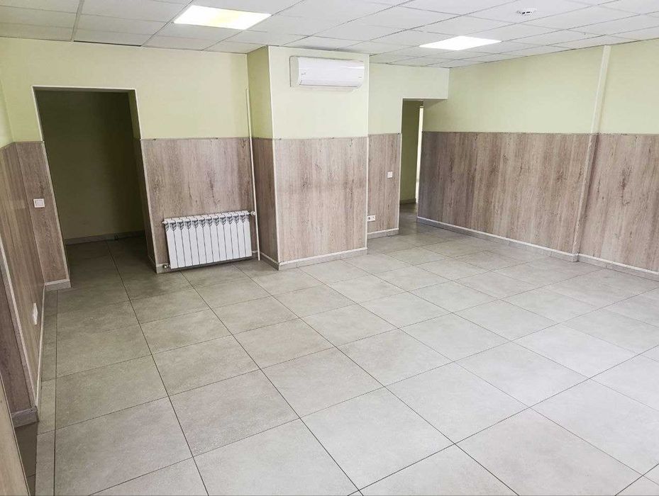 Приміщення біля центрального ринку з окремим входом