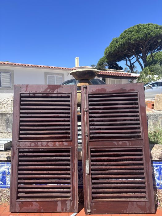 12 vãos de portadas/janelas em madeira maciça – excelente qualidade