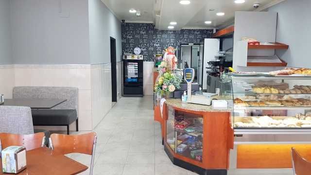 ESTABELECIMENTO COMERCIAL / PADARIA e PASTELARIA Equipada – 132 M2 + Estacionamento – Aguada de Baixo