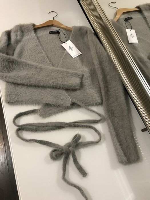 Szary wiązany sweter krótki sweterek sztuczne futerko XS