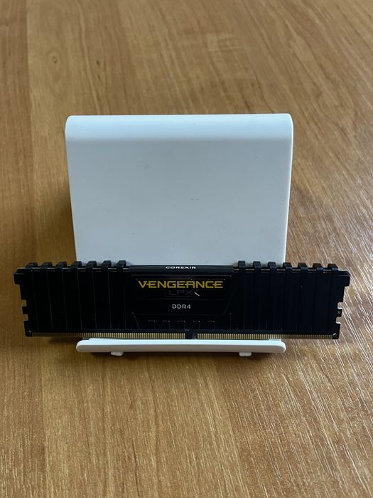 Оперативна пам'ять для ПК Corsair Vengeance LPX DDR4 8 Gb 2666 MHz.