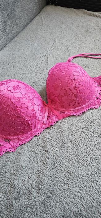 Nowy biustonosz w kolorze fuksji 80 C