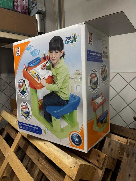 Vendo mesa com acento de criança com 2 níveis