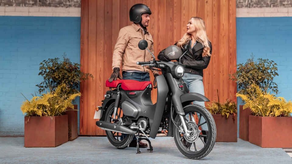 Wynajem motocyklu HONDA Super Cub 125. Prawo jazdy kat. B. Pól automat