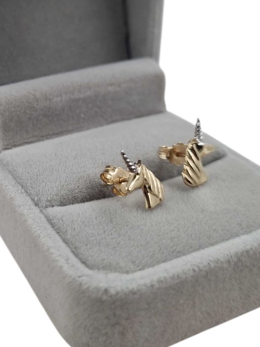 Złote kolczyki jednorożec p585 – żółte i białe złoto