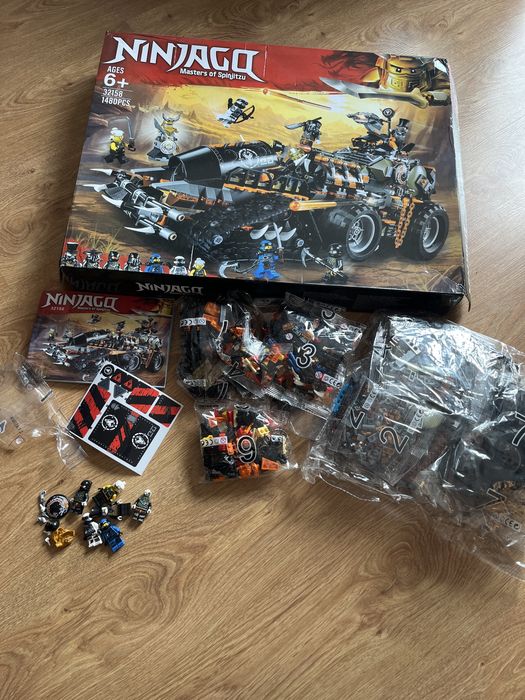 Zestaw lego ninjago Lowcy smokow