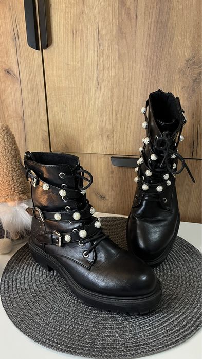 Жіночі шкіряні ботинки BullBoxer чорні 39 розмір