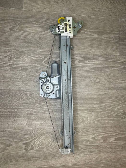 Склопідйомник передній лівий Nissan X-trail T32