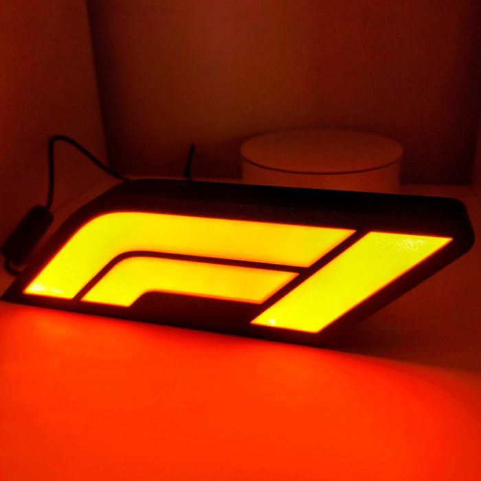 Candeeiro Formula 1 com tomada e ligação USB