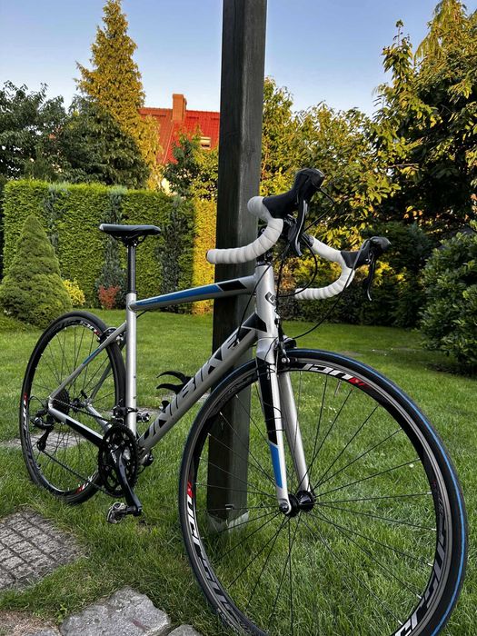 Rower szosowy kolarzówka Unibike