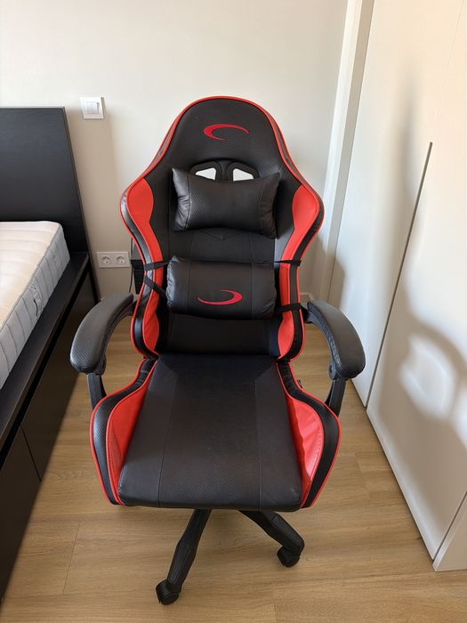 Cadeira gamer.