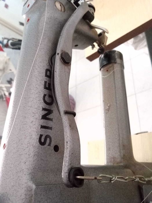 Máquina de costura industrial Singer