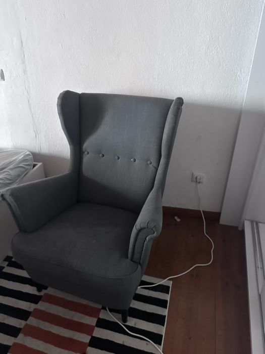 Poltrona em estado de novo.