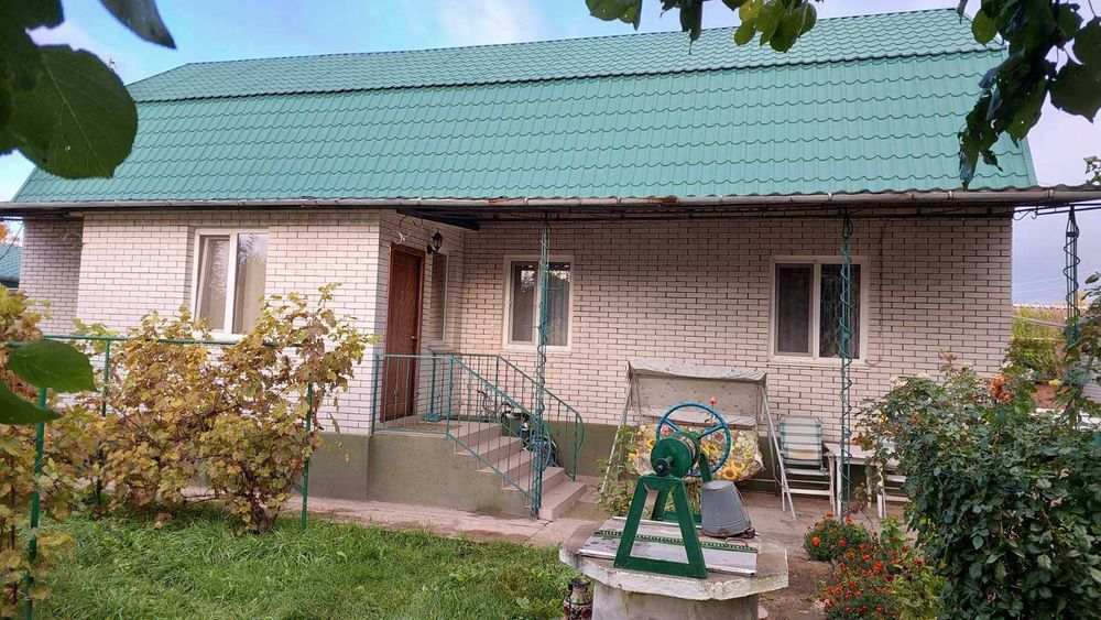 Продаж  будинку . 12сот. землі.