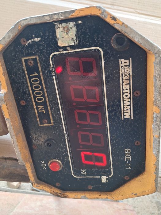 Ваги. кранові.10000