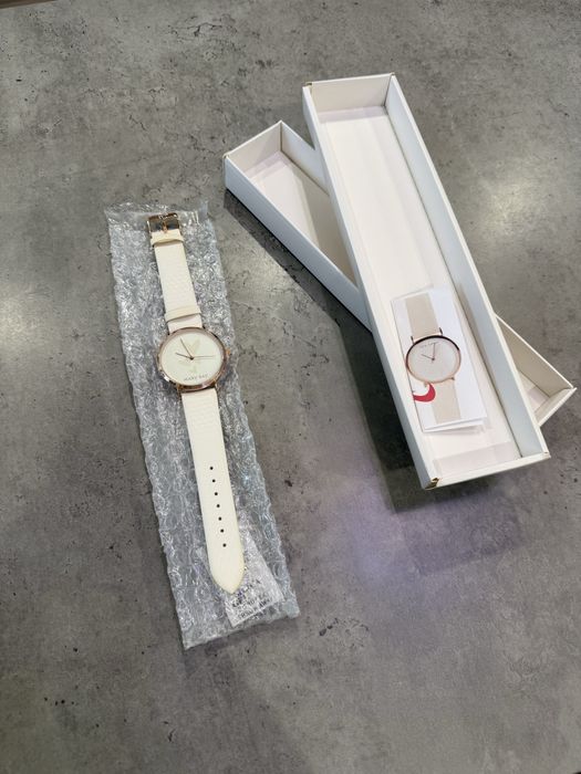 Новий білий годинник