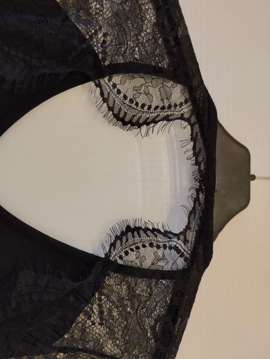 Sukienka mała czarna z koronką