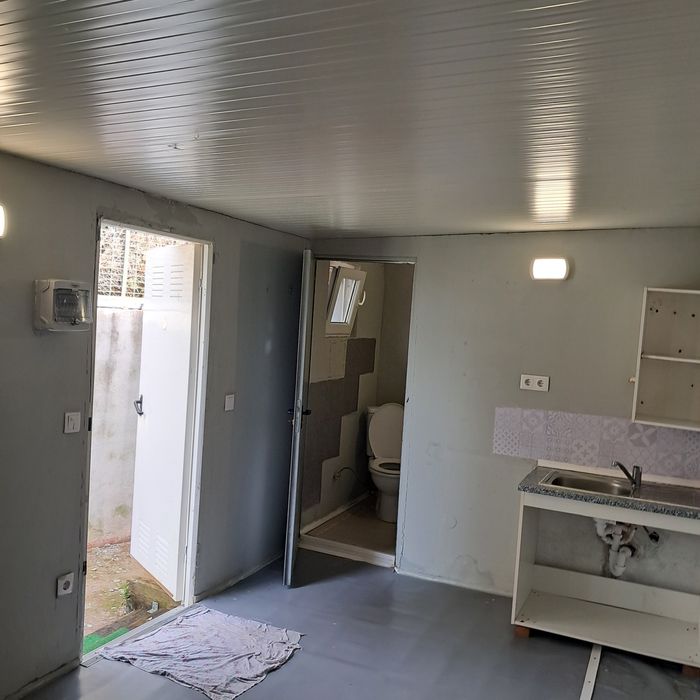 Casa  Pequena T0 em Condomínio.