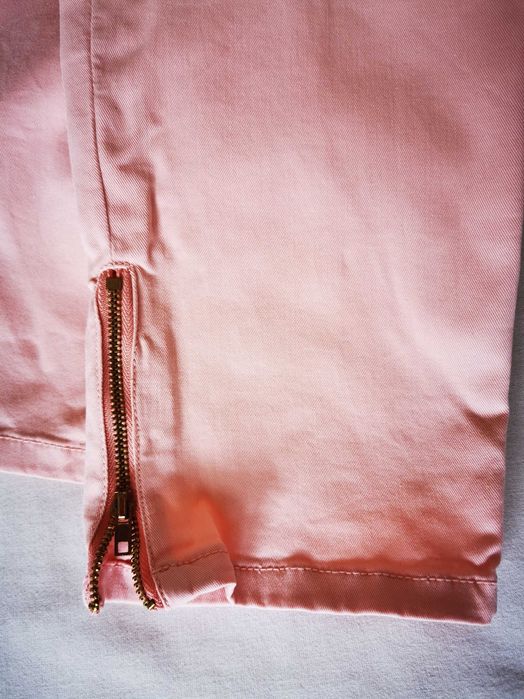 Джинсы персиковые