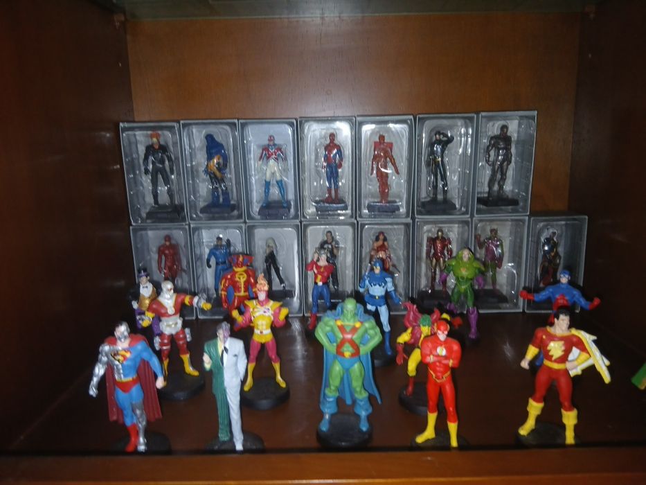 Colecao 80 figura da Marvel por 600 €
