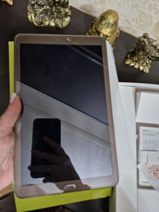 Планшет Samsung Galaxy Tab E 9.6 SM-T561 3G 8Gb Gold Brown