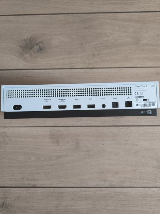 Xbox one s 500 GB 4k Pad okablowanie + gra FIFA 23 PL