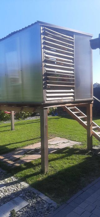 Domek ogrodowy z drabinkami