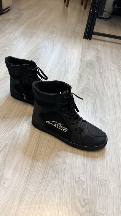 Мотокуртка 52..54, мотоджинси 33, мотоботи 28 см. На зріст 176 вагу 92