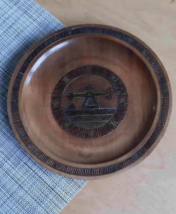 Talerz drewniany dekoracyjny  PRL Katowice herb