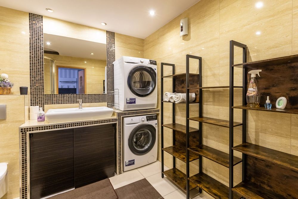 Komfortowe mieszkanie 2 pok. klimatyzacja, rolety suszarka bio kominek