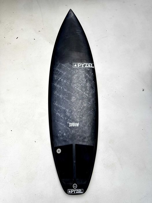 Prancha surf Pyzel Shadow 5'8 24,9L Preta - como nova