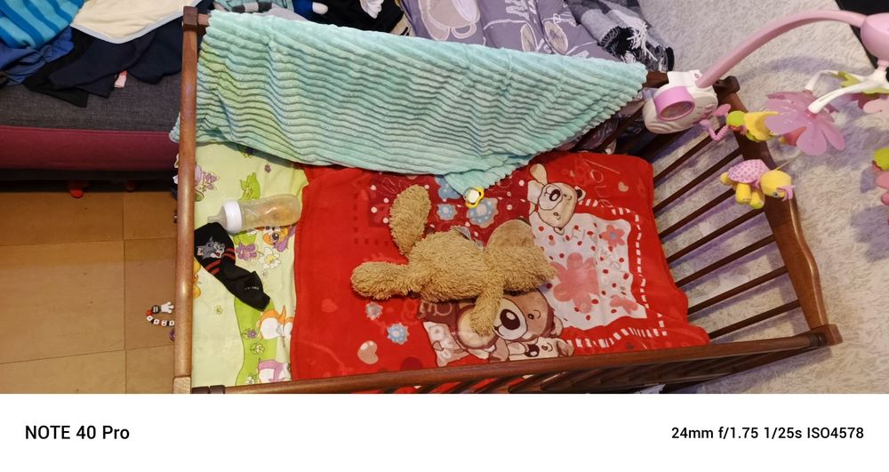 Дитяча кроватка с маятником