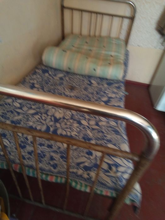 Продам кровать полуторка металлическая.