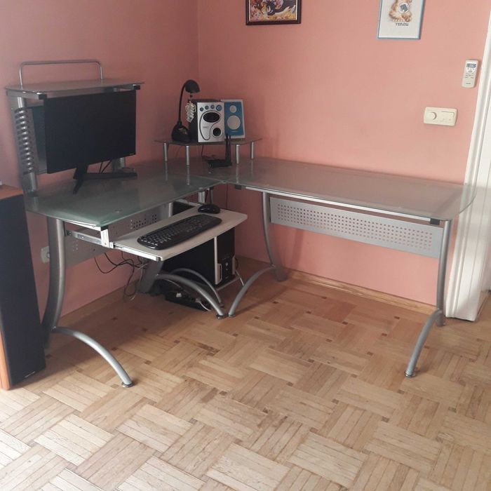 Стол стекло угловой компьютерный.